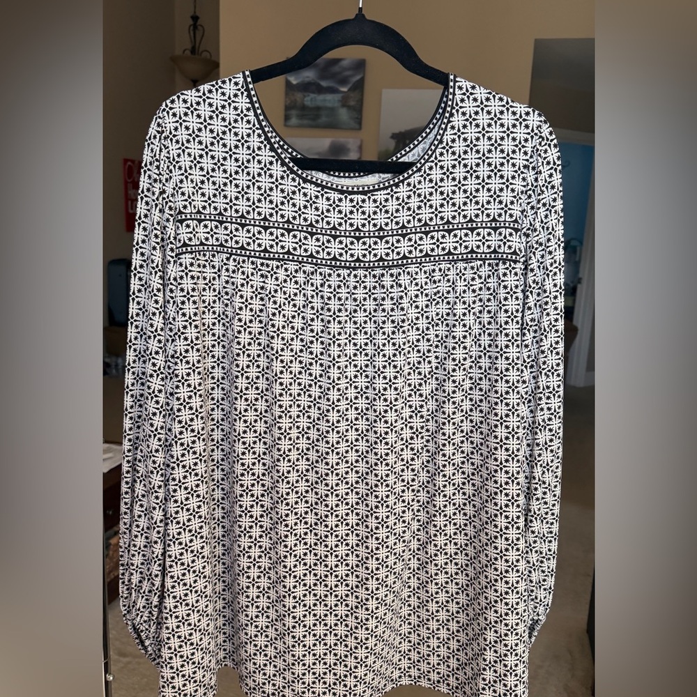 Max Studio Black and White Patterned Blouse